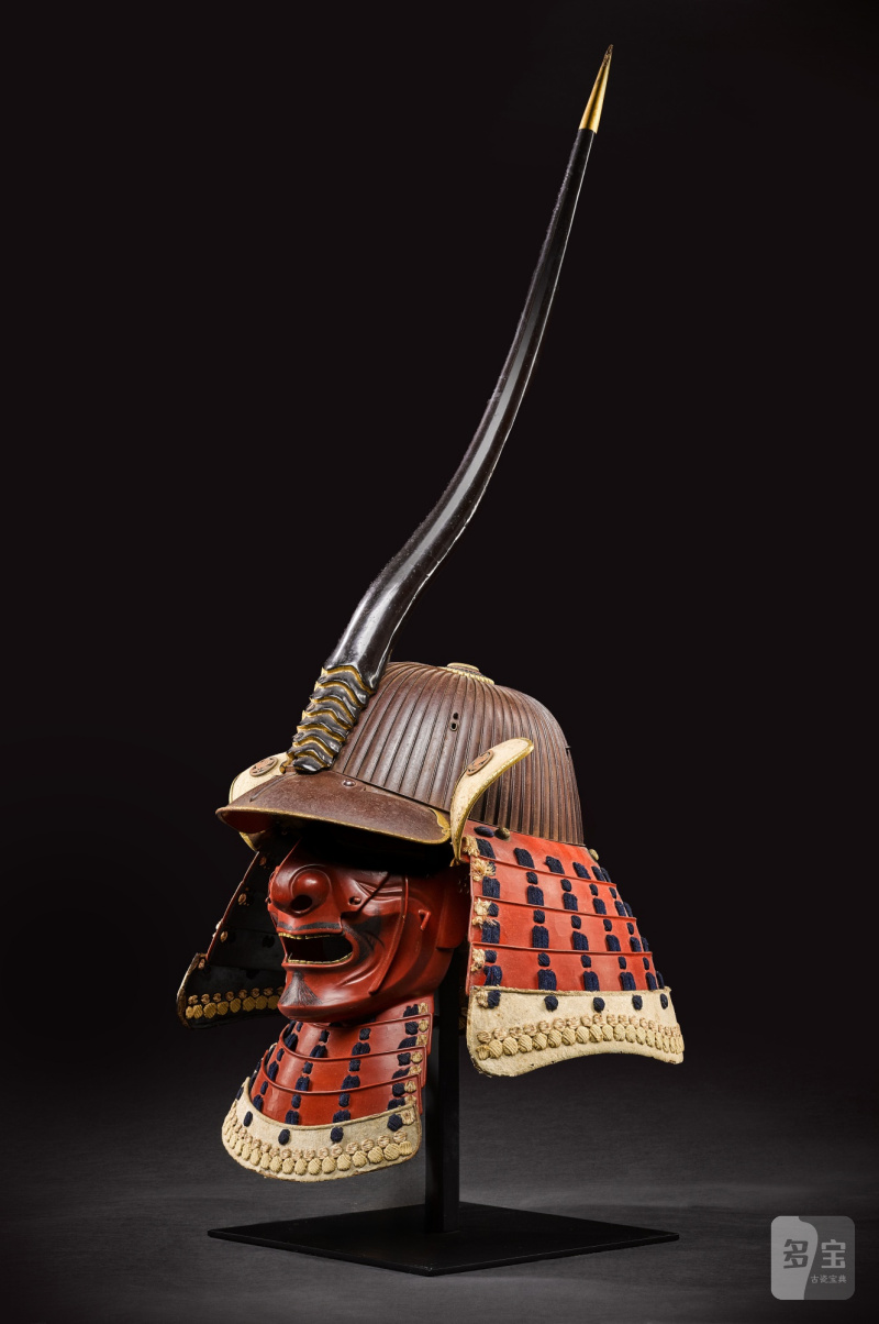 A suji-bachi [helmet with raised ridges] and an en-suite mempo [face mask] with a spectacular maedate [ornamental crest], the helmet bowl signed Joshu ju Saotome Ienori (Saotome Ienori, a resident of Hitachi Province), Japan, 18th century - 图2